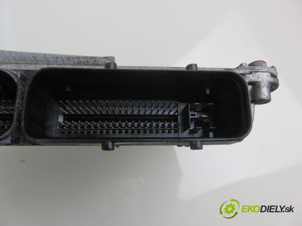 AUDI A3 (8L1) HB 2001 75,00 1.6 - AVU 1595,00 Riadiaca jednotka Motor 06A906033J ; 5WP4003803