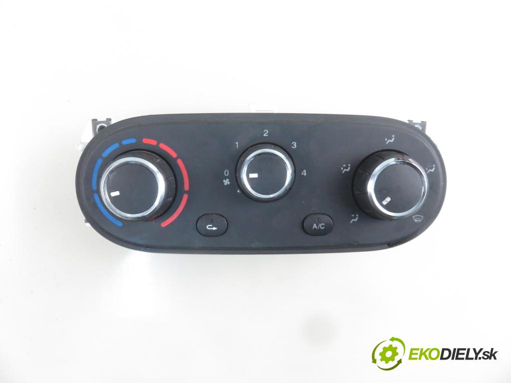 IVECO DAILY VI Furgon FURGON 2020 100,00 3.0 NaturalPower 136 - F1CFA401C 2998,00 Panel kúrenia KLIMATIZACE: 5S9040200