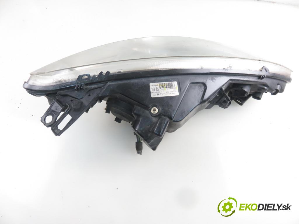PEUGEOT 1007 (KM_) HB 2006 65,00 1.4 16V - KFU (ET3J4) 1360,00 světlo LP 9644997280