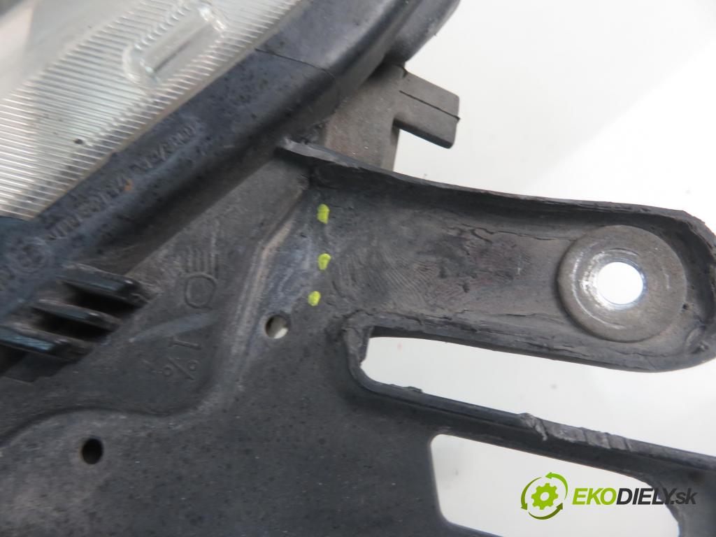 PEUGEOT 1007 (KM_) HB 2006 65,00 1.4 16V - KFU (ET3J4) 1360,00 světlo PP 9644997180