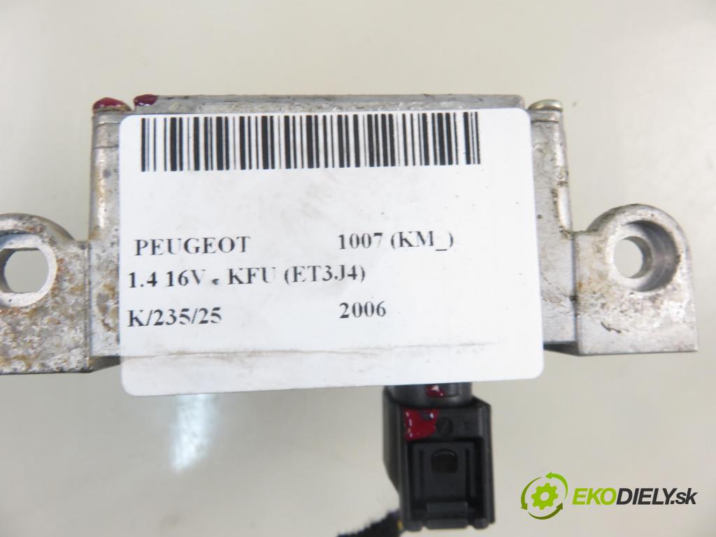 PEUGEOT 1007 (KM_) HB 2006 65,00 1.4 16V - KFU (ET3J4) 1360,00 snímač ESP 9641342980 ; 10098511014