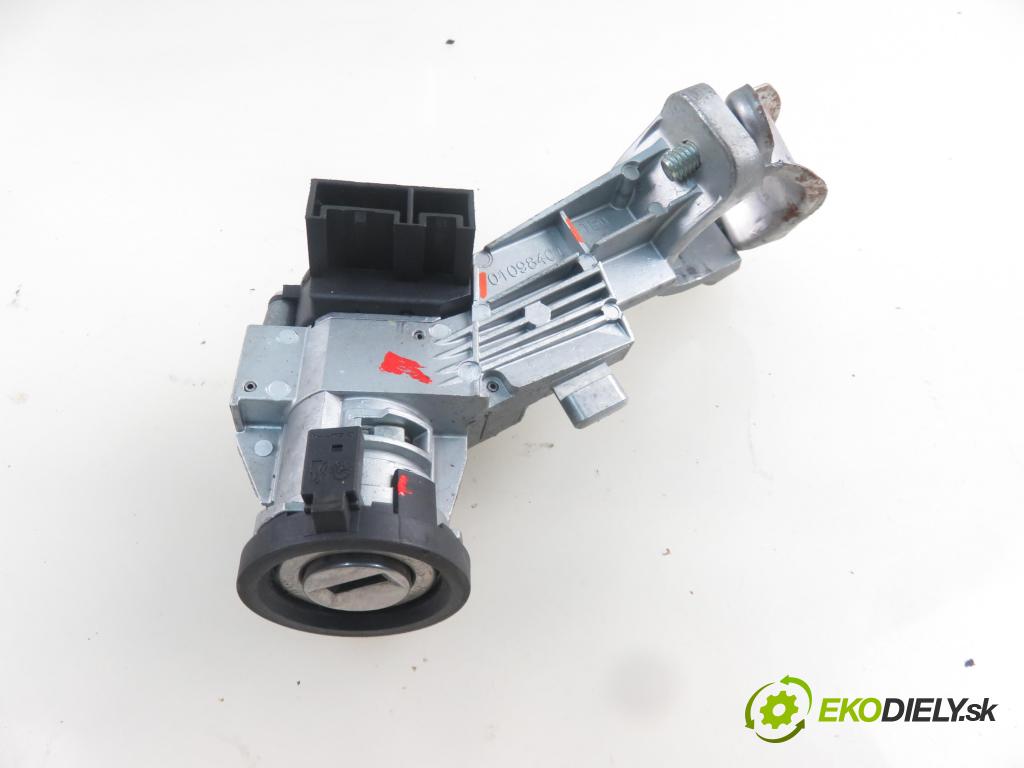 IVECO DAILY VI Furgon FURGON 2020 100,00 3.0 NaturalPower 136 - F1CFA401C 2998,00 spinačka 01098401 (Spínacie skrinky a kľúče)