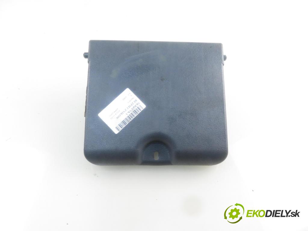 SKODA FELICIA II (6U1) HB 1999 50,00 1.3 MPI 68 1289,00 Skrinka POJISTKY: 6U0937025