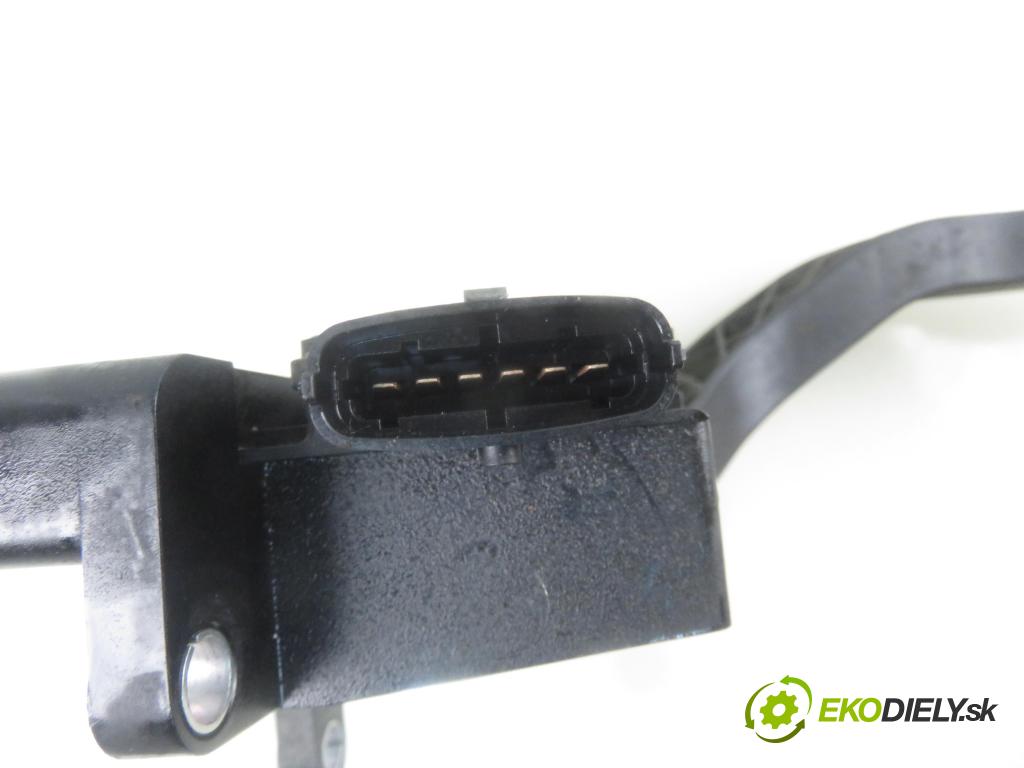 IVECO DAILY VI Furgon FURGON 2020 100,00 3.0 NaturalPower 136 - F1CFA401C 2998,00 Potenciometer plynu 0281002632 ; 504061734 (Pedále)