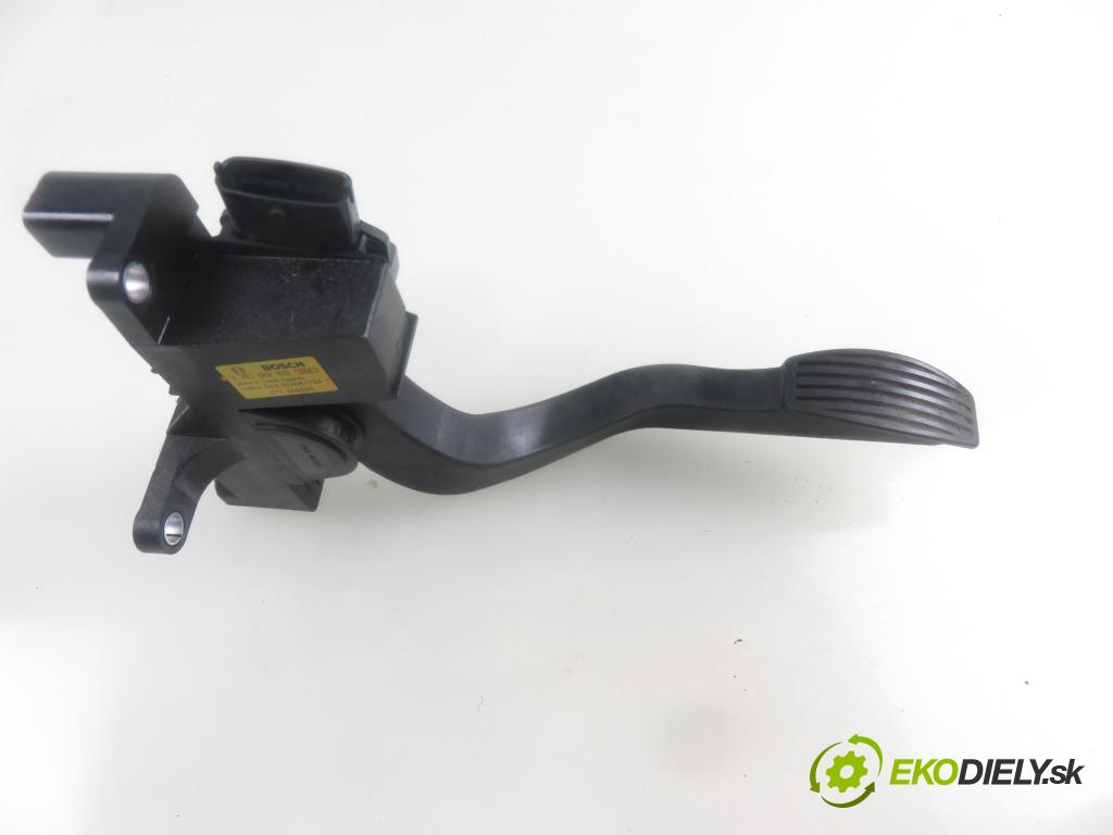 IVECO DAILY VI Furgon FURGON 2020 100,00 3.0 NaturalPower 136 - F1CFA401C 2998,00 Potenciometer plynu 0281002632 ; 504061734 (Pedále)