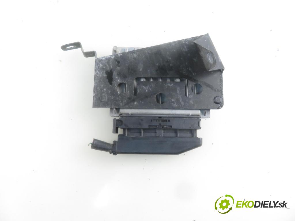 RENAULT MEGANE I (BA0/1_) HB 2002 79,00 1.6 16V 107 - K4M 700 1598,00 Riadiaca jednotka Motor S110130050A ; 8200047493 ; 8200044437