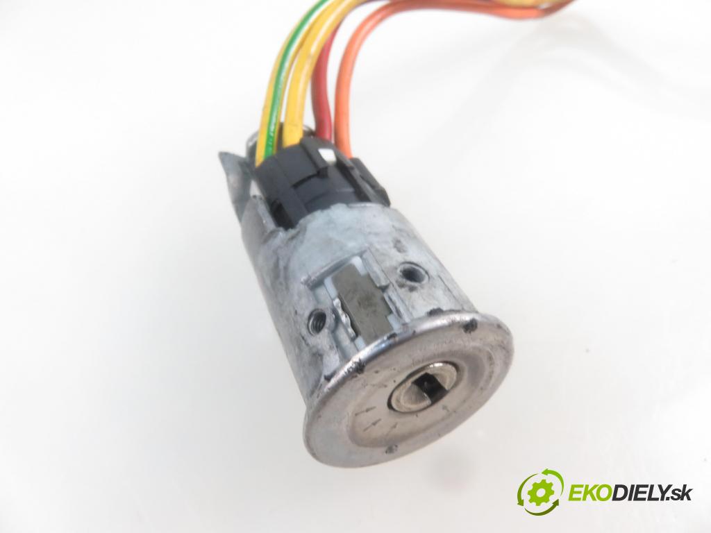 RENAULT MEGANE I (BA0/1_) HB 2002 79,00 1.6 16V 107 - K4M 700 1598,00 spinačka  (Spínacie skrinky a kľúče)