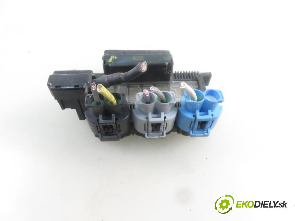 CITROEN JUMPY Skrzynia FURGON 2007 88,00 2.0 HDi 120 - RHK (DW10UTED4) 1997,00 Skrinka POJISTKY: na BATÉRIA 1400550780