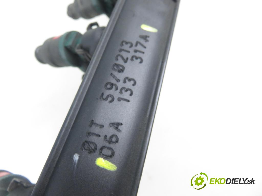 AUDI A3 (8L1) HB 2001 75,00 1.6 - AVU 1595,00 Lišta vstrekovacia 06A133317A ; 037906031AL (Vstrekovacie lišty)