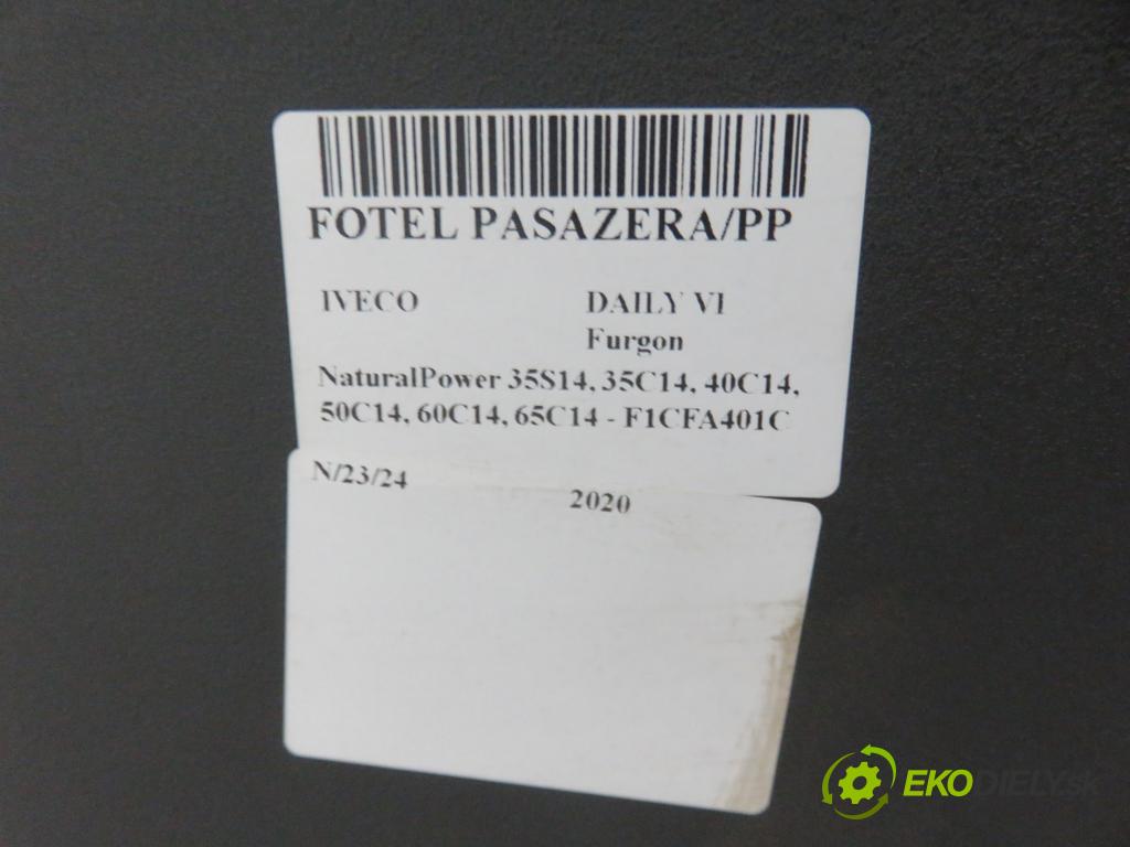IVECO DAILY VI Furgon FURGON 2020 100,00 3.0 NaturalPower 136 - F1CFA401C 2998,00 Sedadlo CESTUJÚCI/PP
