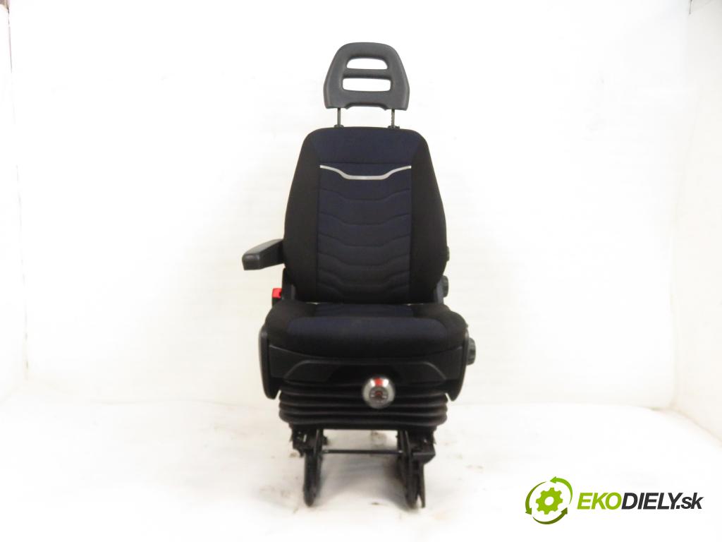 IVECO DAILY VI Furgon FURGON 2020 100,00 3.0 NaturalPower 136 - F1CFA401C 2998,00 Sedadlo šoféri