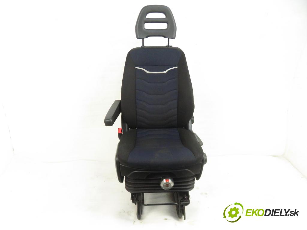 IVECO DAILY VI Furgon FURGON 2020 100,00 3.0 NaturalPower 136 - F1CFA401C 2998,00 Sedadlo šoféri