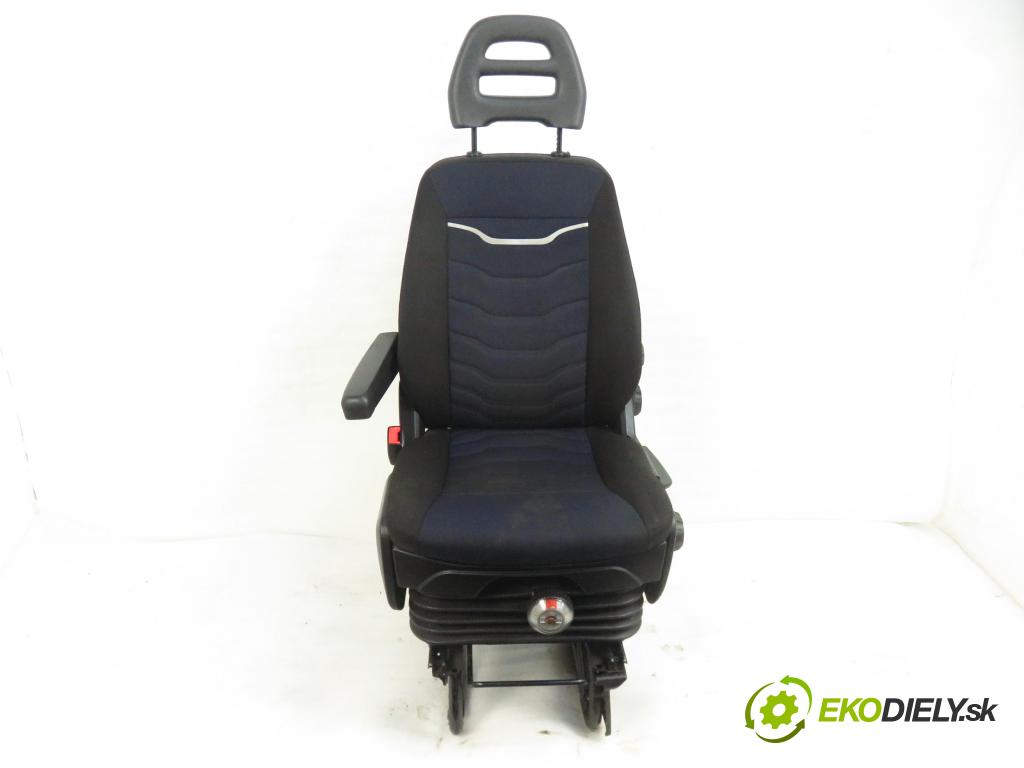 IVECO DAILY VI Furgon FURGON 2020 100,00 3.0 NaturalPower 136 - F1CFA401C 2998,00 Sedadlo šoféri