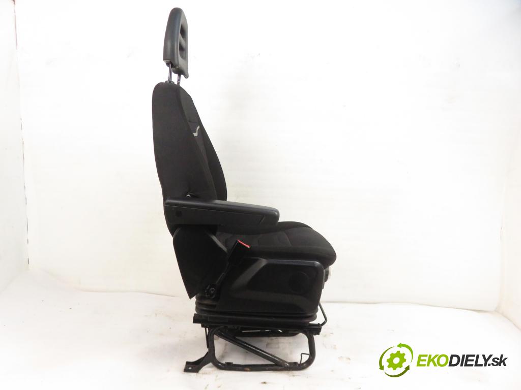 IVECO DAILY VI Furgon FURGON 2020 100,00 3.0 NaturalPower 136 - F1CFA401C 2998,00 Sedadlo šoféri