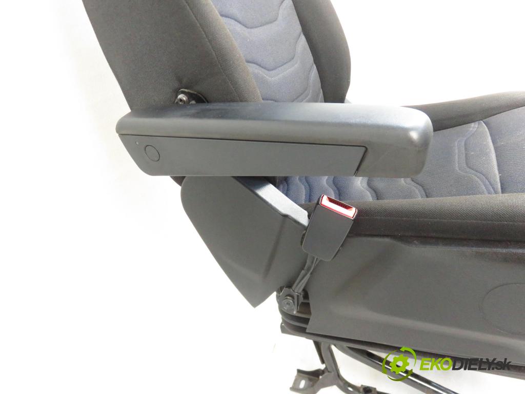 IVECO DAILY VI Furgon FURGON 2020 100,00 3.0 NaturalPower 136 - F1CFA401C 2998,00 Sedadlo šoféri