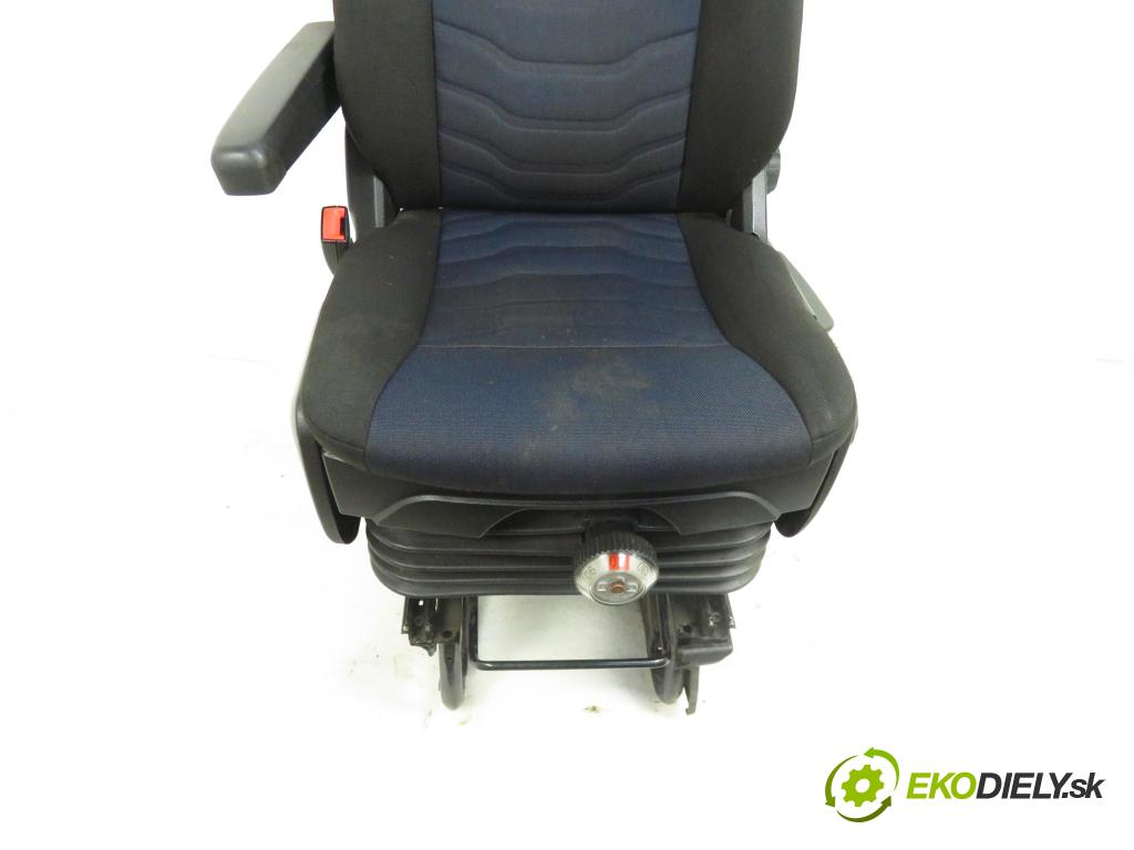 IVECO DAILY VI Furgon FURGON 2020 100,00 3.0 NaturalPower 136 - F1CFA401C 2998,00 Sedadlo šoféri