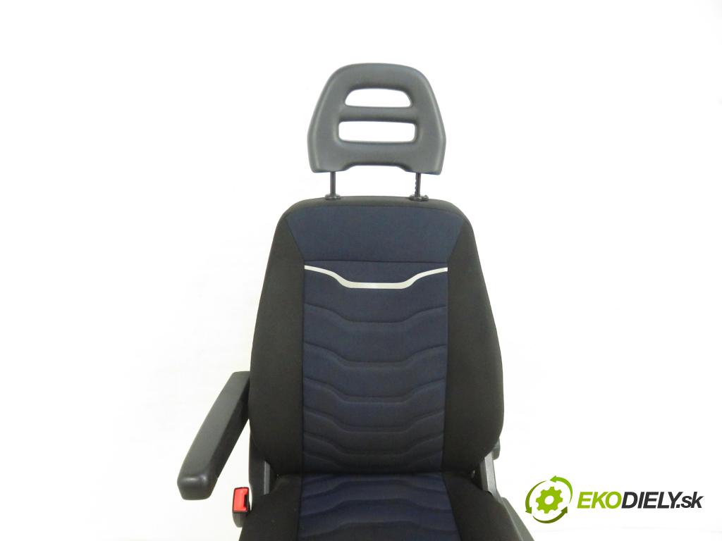 IVECO DAILY VI Furgon FURGON 2020 100,00 3.0 NaturalPower 136 - F1CFA401C 2998,00 Sedadlo šoféri