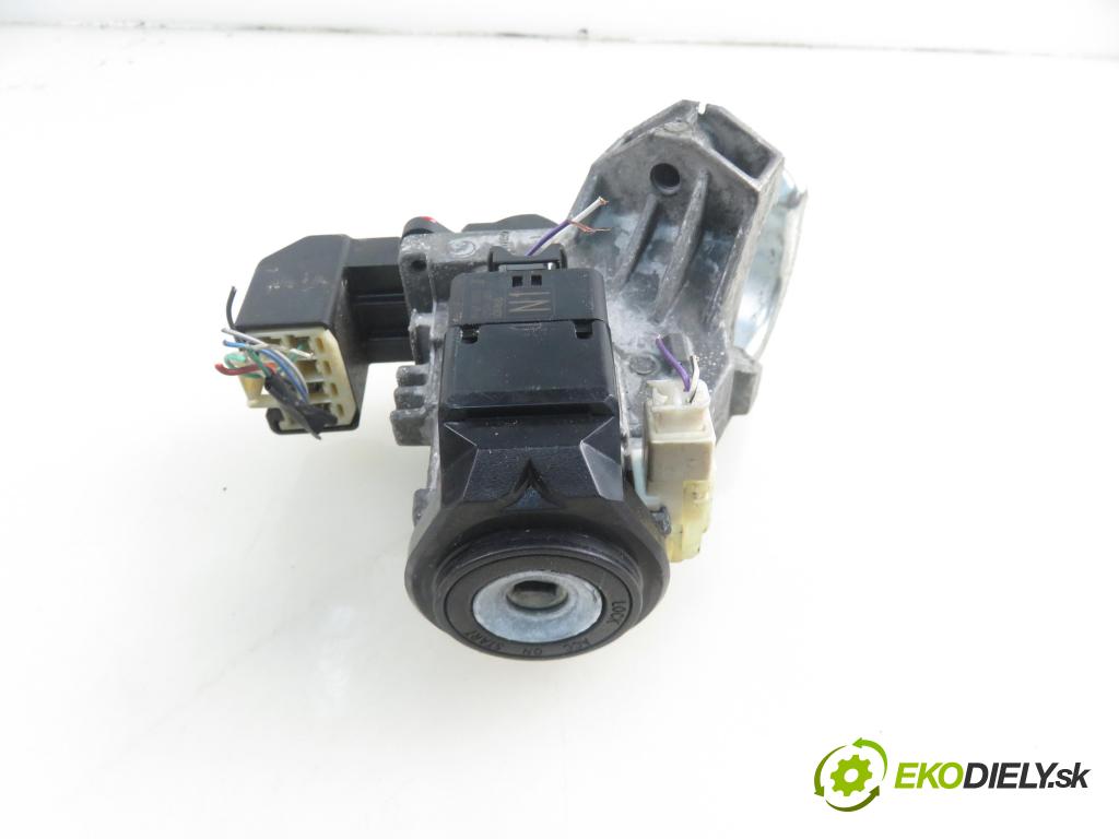 TOYOTA AURIS TOURING SPORTS (_E18_) KOMBI 2013 97,00 1.6 Valvematic 132 - 1ZR-FAE 1598,00 spinačka 450200206 (Spínacie skrinky a kľúče)