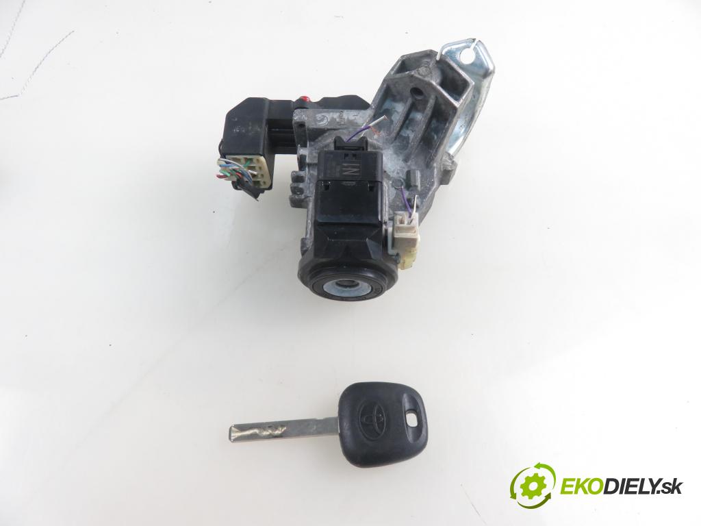 TOYOTA AURIS TOURING SPORTS (_E18_) KOMBI 2013 97,00 1.6 Valvematic 132 - 1ZR-FAE 1598,00 spinačka 450200206 (Spínacie skrinky a kľúče)