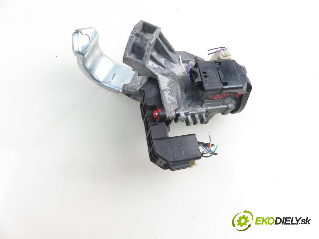 TOYOTA AURIS TOURING SPORTS (_E18_) KOMBI 2013 97,00 1.6 Valvematic 132 - 1ZR-FAE 1598,00 spinačka 450200206 (Spínacie skrinky a kľúče)