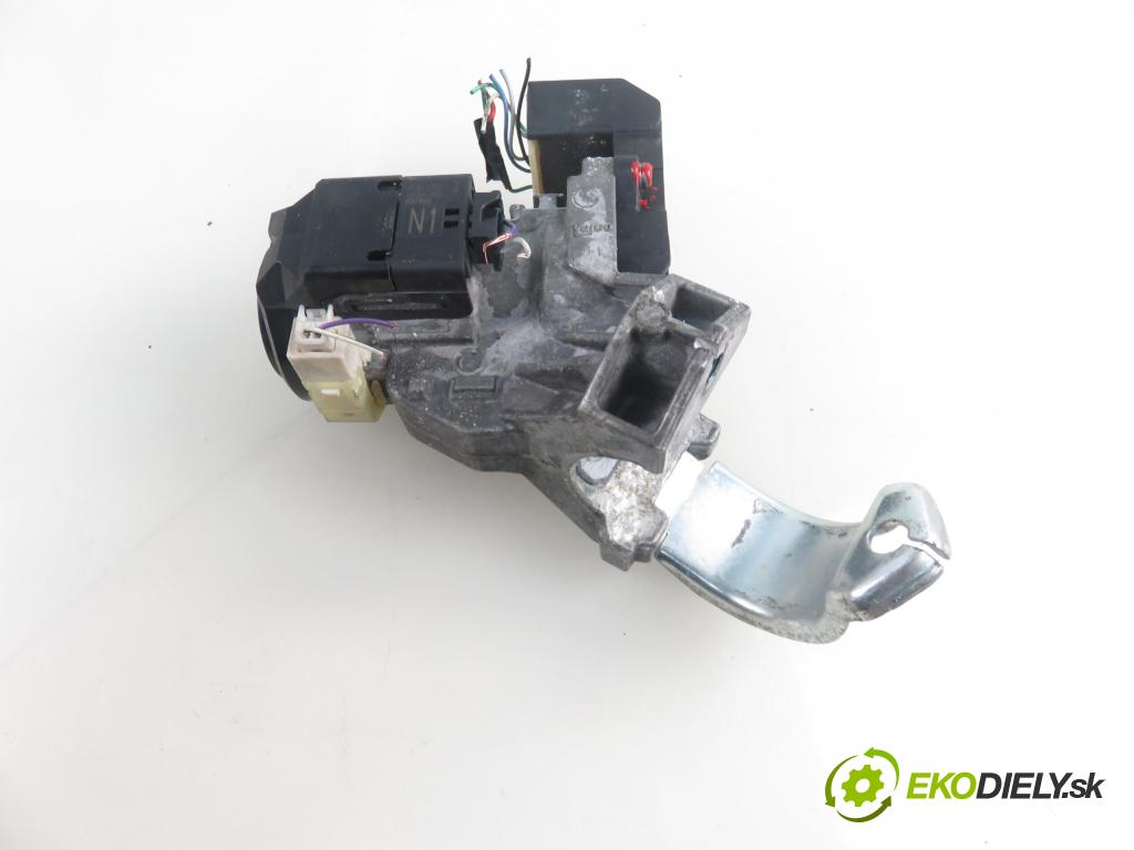 TOYOTA AURIS TOURING SPORTS (_E18_) KOMBI 2013 97,00 1.6 Valvematic 132 - 1ZR-FAE 1598,00 spinačka 450200206 (Spínacie skrinky a kľúče)