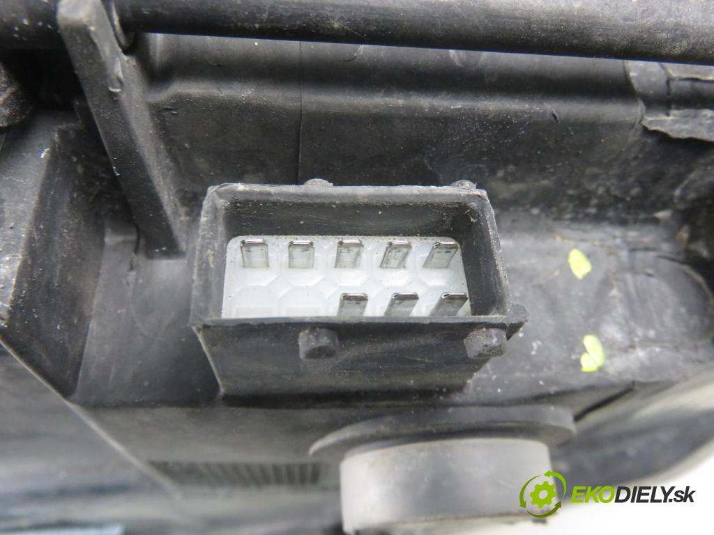 OPEL CORSA D (S07) HB 2010 70,00 1.3 CDTI - A 13 DTE 1248,00 světlo PP 13186382