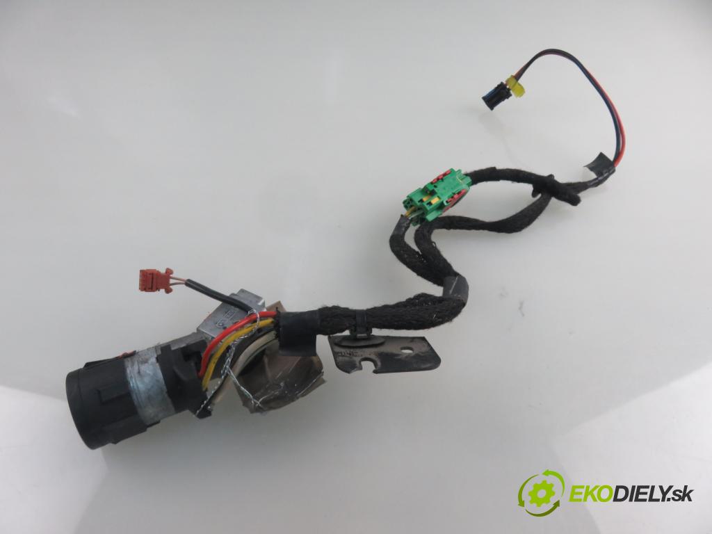 PEUGEOT 307 Break (3E) HB 2003 0,00 2 - RFN (EW10J4) 1997,00 spinačka 9648445180 (Spínacie skrinky a kľúče)