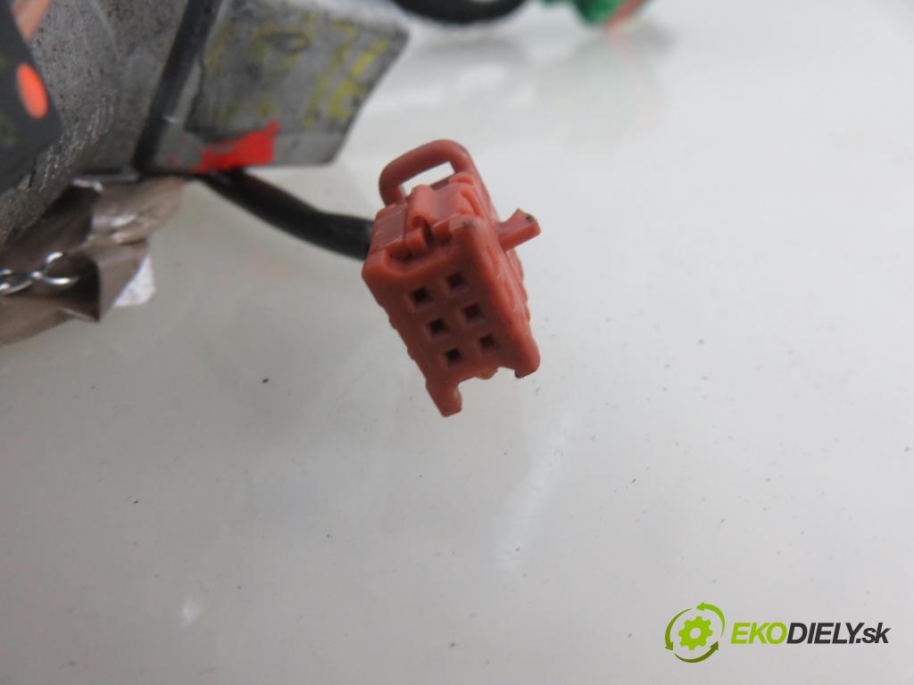 PEUGEOT 307 Break (3E) HB 2003 0,00 2 - RFN (EW10J4) 1997,00 spinačka 9648445180 (Spínacie skrinky a kľúče)