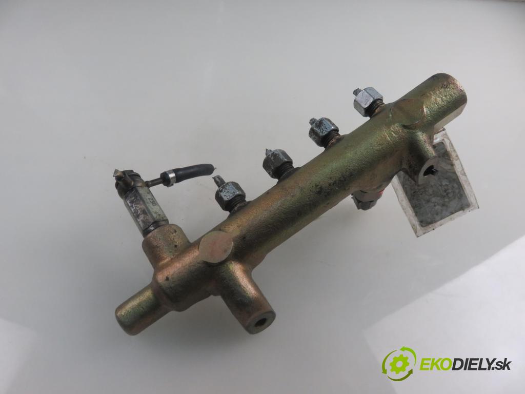 OPEL MERIVA A nadwozie wielkoprzestrzenne (MPV) (X03) HB 2004 74,00 1.7 CDTI 101 - Z 17 DT 1686,00 Lišta vstrekovacia  (Vstrekovacie lišty)