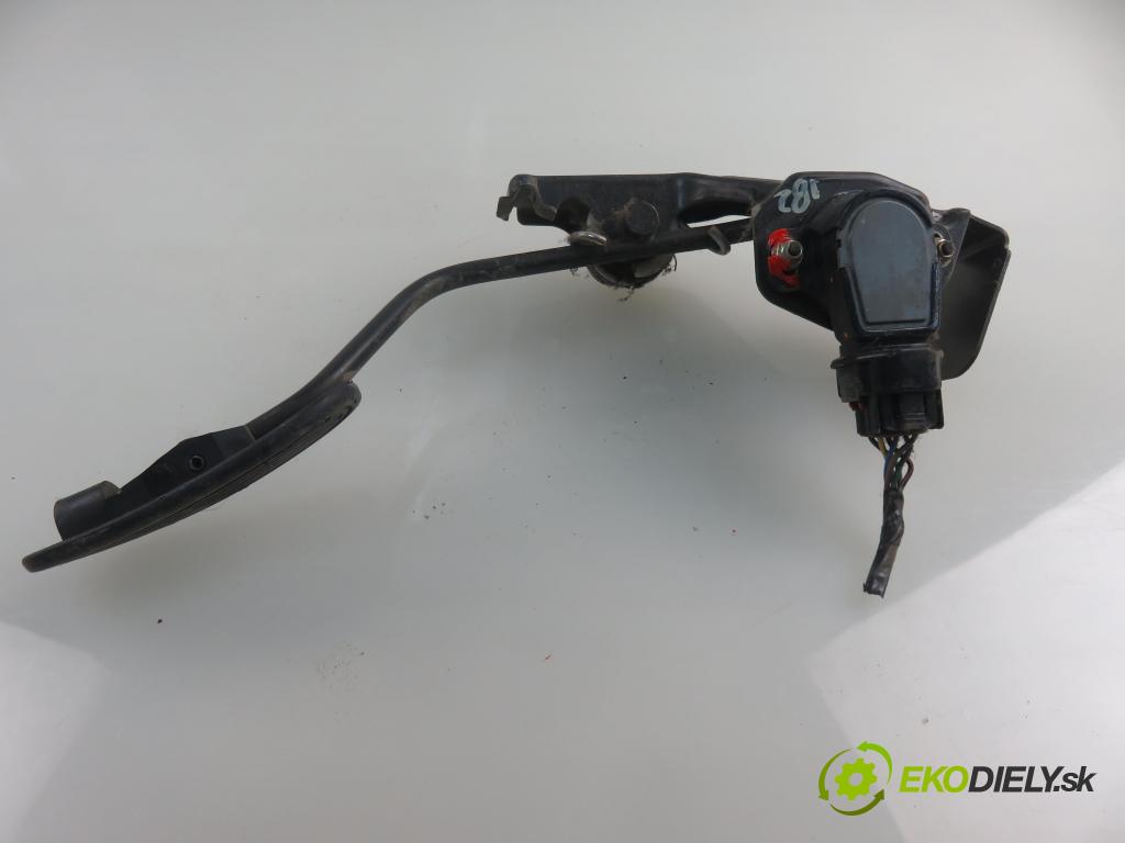 TOYOTA AVENSIS VERSO (_M2_) MINIVAN 2002 85,00 2.0 D (CLM20_) - 1CD-FTV 1995,00 Potenciometer plynu 8928147010 (Pedále)