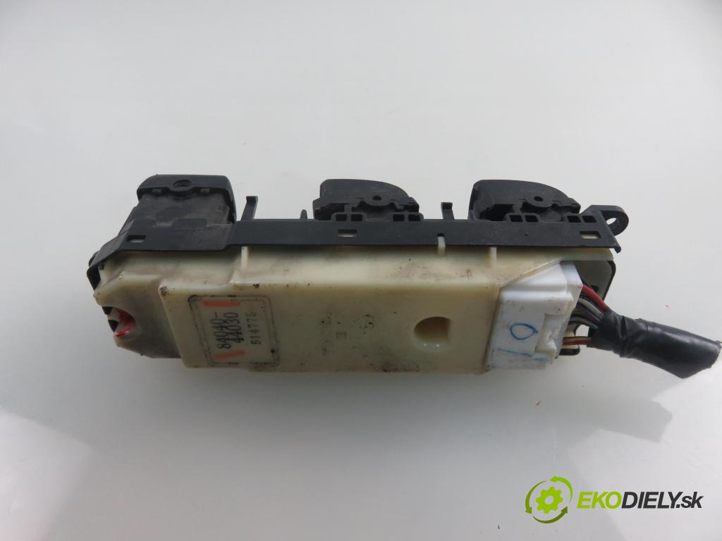 TOYOTA AVENSIS VERSO (_M2_) MINIVAN 2002 85,00 2.0 D (CLM20_) - 1CD-FTV 1995,00 Panel ovládaní oken 8404044030