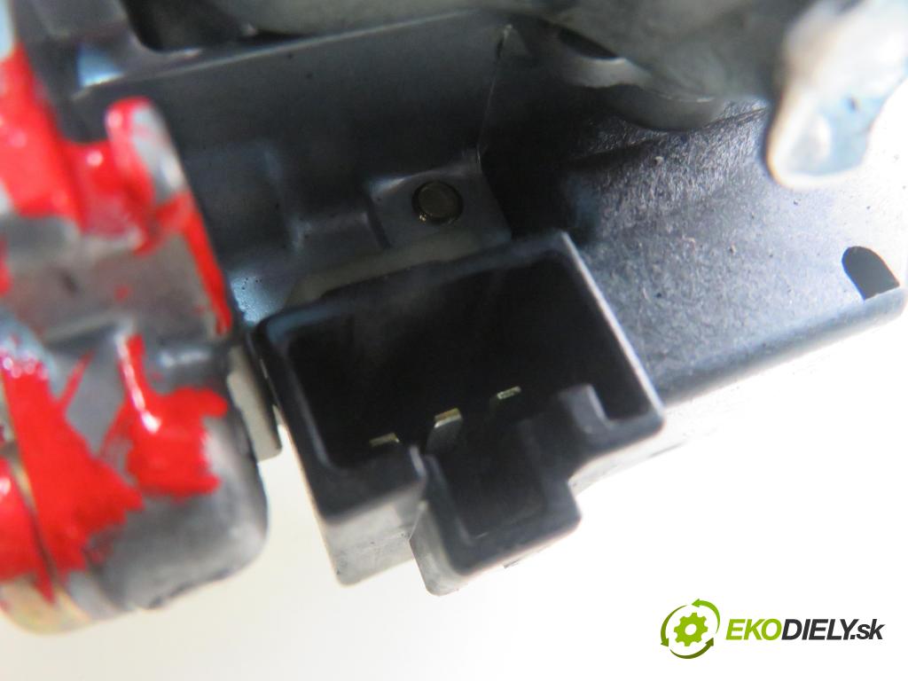 TOYOTA AVENSIS VERSO (_M2_) MINIVAN 2002 85,00 2.0 D (CLM20_) - 1CD-FTV 1995,00 motorek stěrače ZADNÍ: 8502044020 ; 1592005810