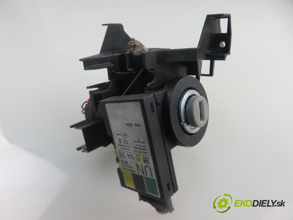 OPEL CORSA C (X01) HB 2004 51,00 1.3 CDTI - Z 13 DT 1248,00 spinačka 24413106 ; 13144390 ; 5WK47631 (Spínacie skrinky a kľúče)