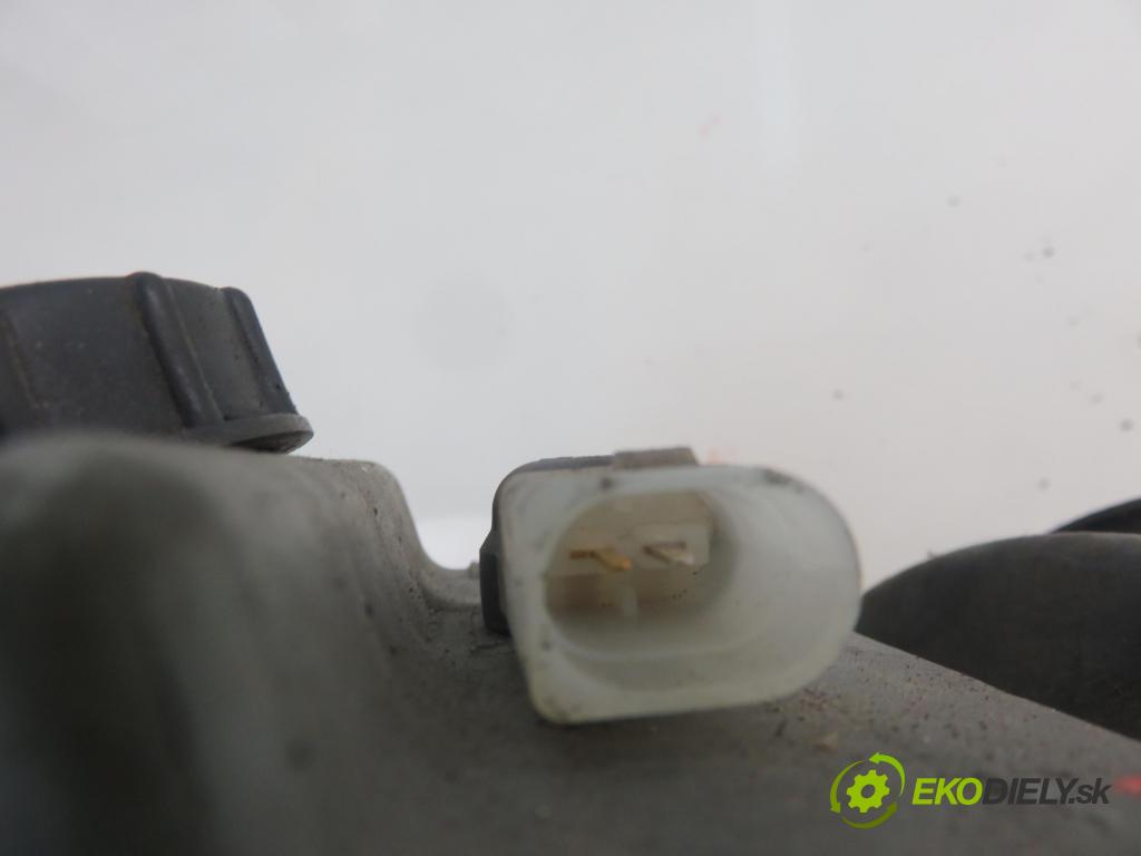 VW TRANSPORTER IV Skrzynia (70XA) FURGON 1995 50,00 1.9 TD 68 - ABL 1896,00 Posilovač 701612101K (Servočerpadlá, pumpy riadenia)