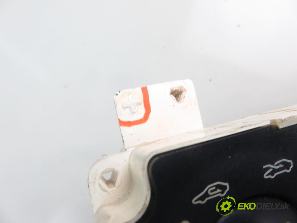 CITROEN XSARA (N1) HB 2002 80,00 1.6 16V 109 - NFU 1587,00 Panel kúrenia KLIMATIZACE: 830220233F