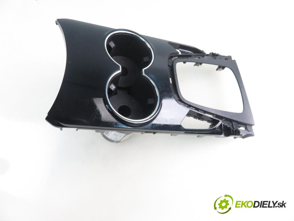 FORD S-MAX II (CJ, WA6) MINIVAN 2016 132,00 2.0 TDCi 180 - T8CJ 1997,00 Držiak na nápoje EM2BR045A76AF (Úchyty, držiaky na nápoje)