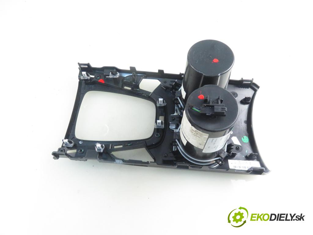 FORD S-MAX II (CJ, WA6) MINIVAN 2016 132,00 2.0 TDCi 180 - T8CJ 1997,00 Držiak na nápoje EM2BR045A76AF (Úchyty, držiaky na nápoje)