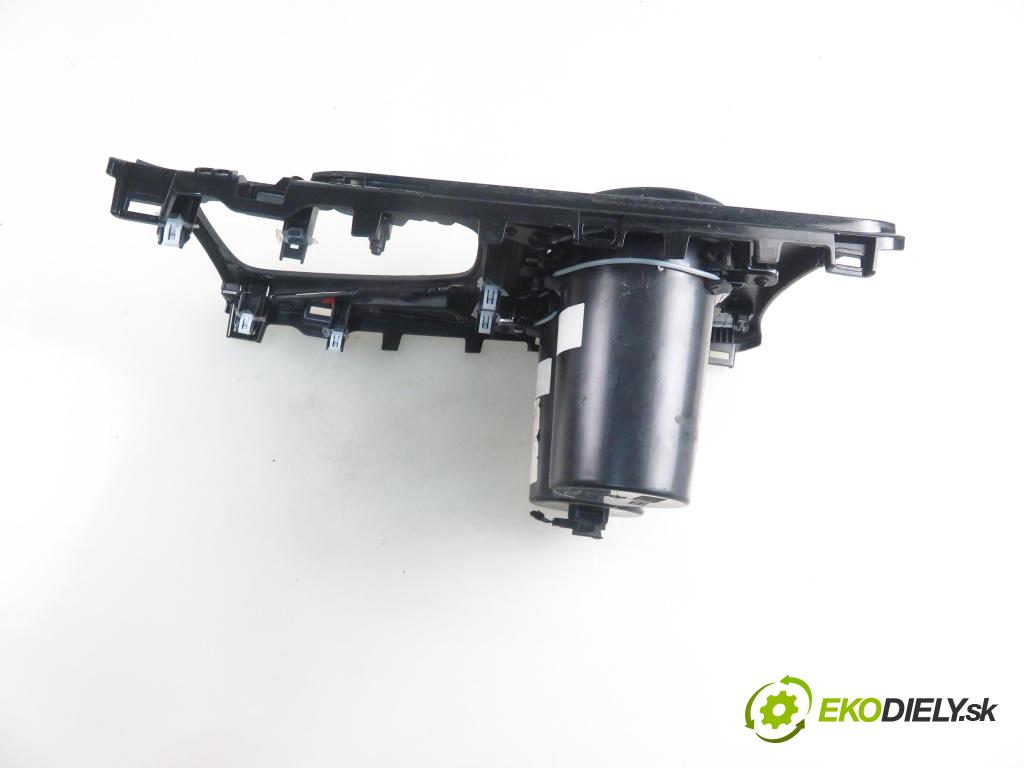 FORD S-MAX II (CJ, WA6) MINIVAN 2016 132,00 2.0 TDCi 180 - T8CJ 1997,00 Držiak na nápoje EM2BR045A76AF (Úchyty, držiaky na nápoje)