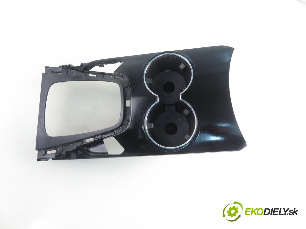 FORD S-MAX II (CJ, WA6) MINIVAN 2016 132,00 2.0 TDCi 180 - T8CJ 1997,00 Držiak na nápoje EM2BR045A76AF (Úchyty, držiaky na nápoje)