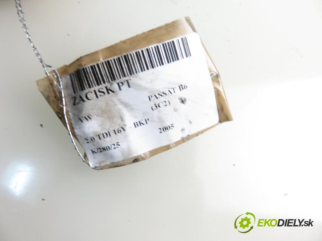 VW PASSAT B6 (3C2) SEDAN 2005 103,00 2.0 TDI 16V - BKP 1968,00 Brzdič strmeň pravé zadné