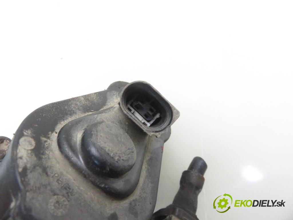 VW PASSAT B6 (3C2) SEDAN 2005 103,00 2.0 TDI 16V - BKP 1968,00 Brzdič strmeň LT