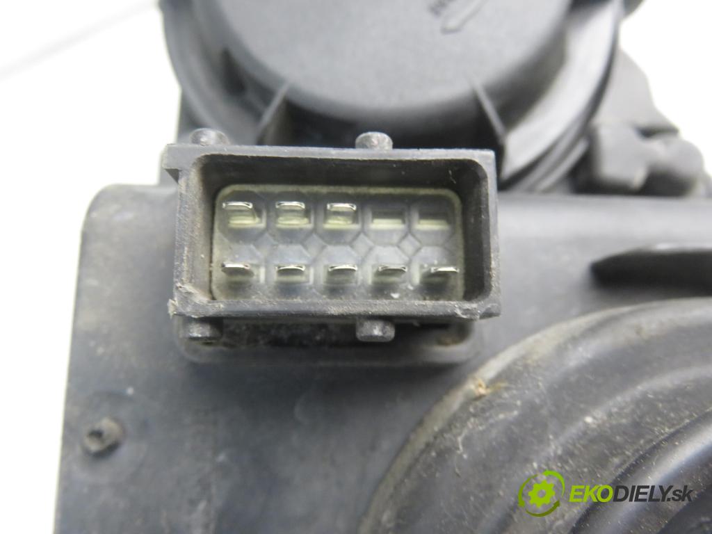 OPEL CORSA C (X01) HB 2002 55,00 1.2 16V 75 - Z 12 XE 1199,00 světlo PP 0301172208