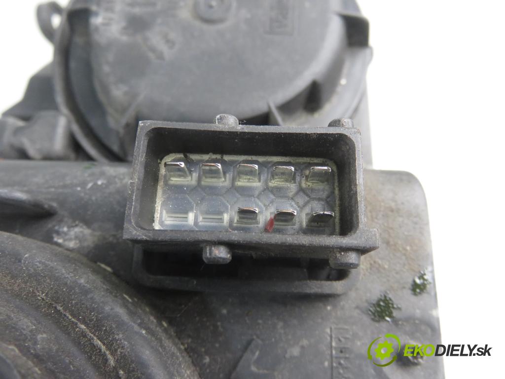 OPEL CORSA C (X01) HB 2002 55,00 1.2 16V 75 - Z 12 XE 1199,00 světlo LP 0301172207