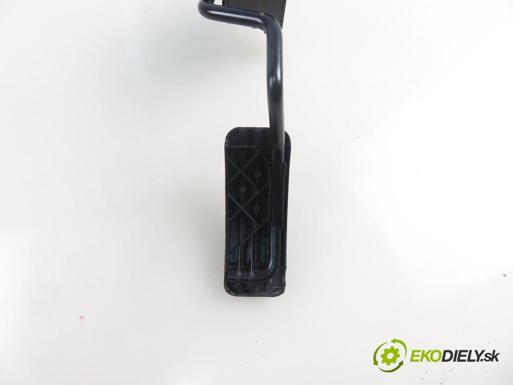 RENAULT CLIO III Grandtour (KR0/1_) KOMBI 2010 76,00 1.2 16V TCE - D4F 786 1149,00 Potenciometer plynu 8200297335B (Pedále)