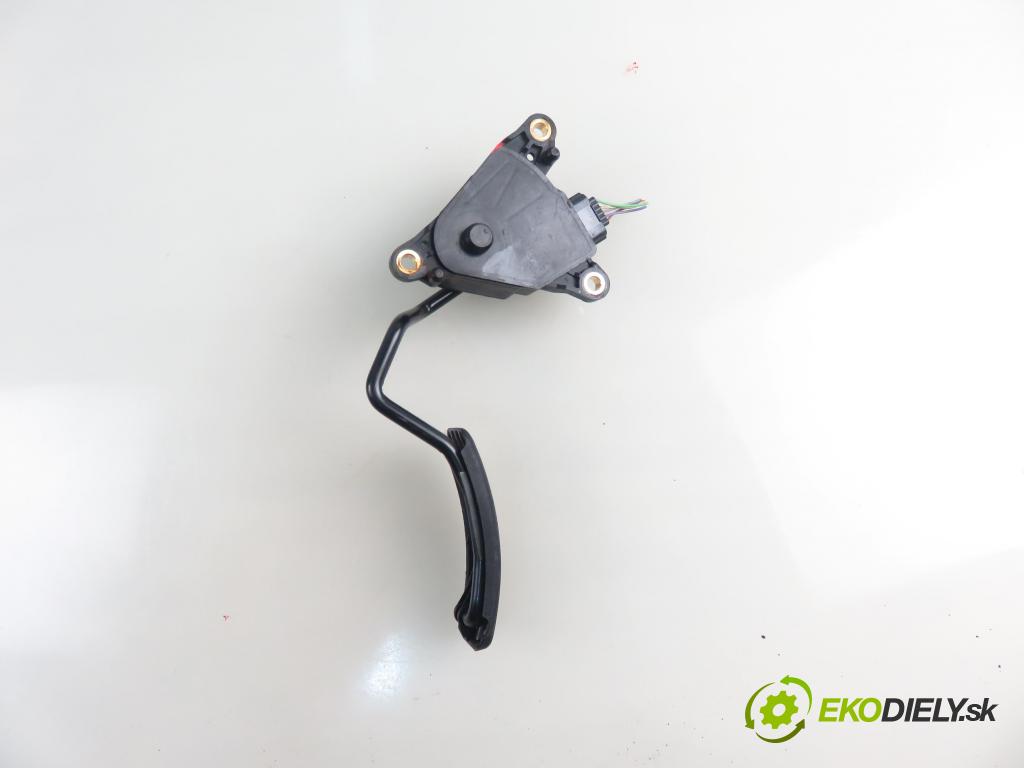 RENAULT CLIO III Grandtour (KR0/1_) KOMBI 2010 76,00 1.2 16V TCE - D4F 786 1149,00 Potenciometer plynu 8200297335B (Pedále)