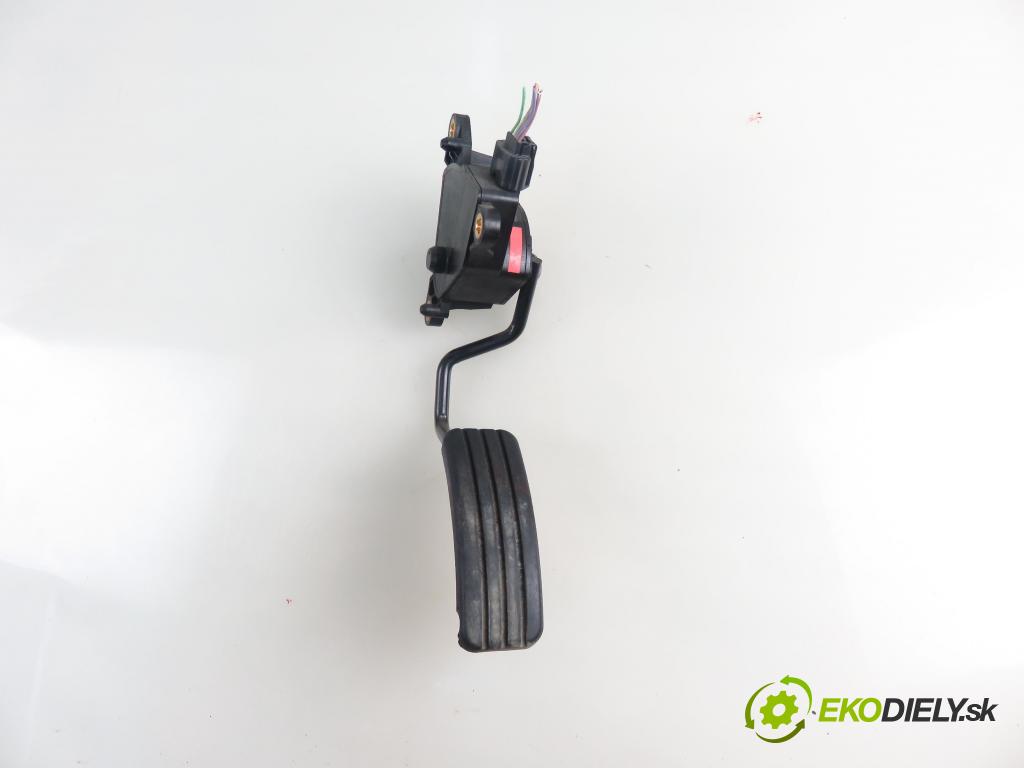 RENAULT CLIO III Grandtour (KR0/1_) KOMBI 2010 76,00 1.2 16V TCE - D4F 786 1149,00 Potenciometer plynu 8200297335B (Pedále)