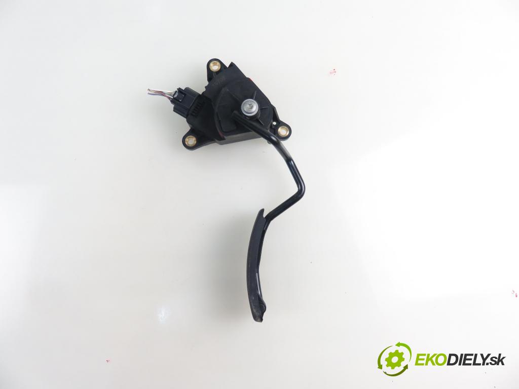 RENAULT CLIO III Grandtour (KR0/1_) KOMBI 2010 76,00 1.2 16V TCE - D4F 786 1149,00 Potenciometer plynu 8200297335B (Pedále)