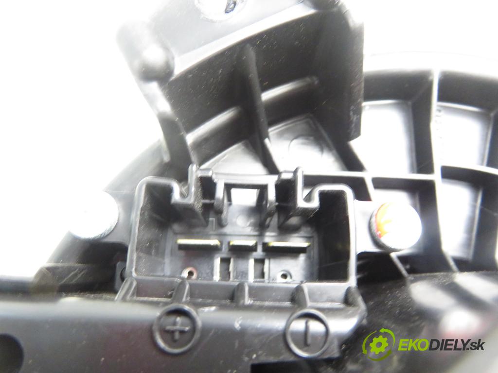 TOYOTA AVENSIS sedan (_T27_) SEDAN 2016 105,00 2.0 D-4D (WWT271_) - 2WW 1995,00 Ventilátor vetráku AV2727008105