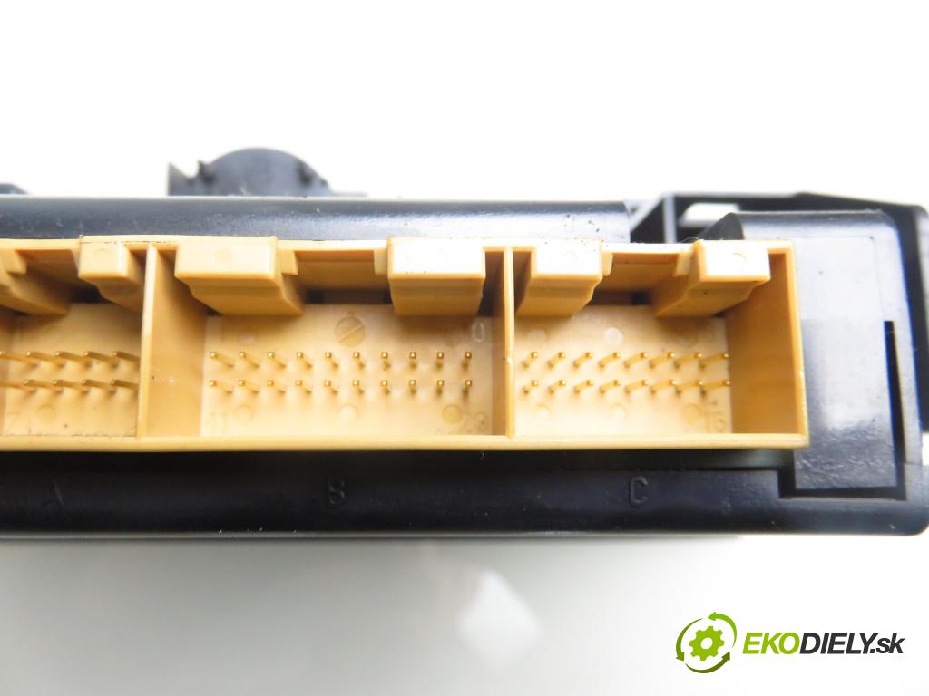 AUDI A3 (8L1) HB 2002 132,00 1.8 T 180 - AUQ 1781,00 Panel kúrenia KLIMATRONIK 8L0820043H ; 5HB00818410