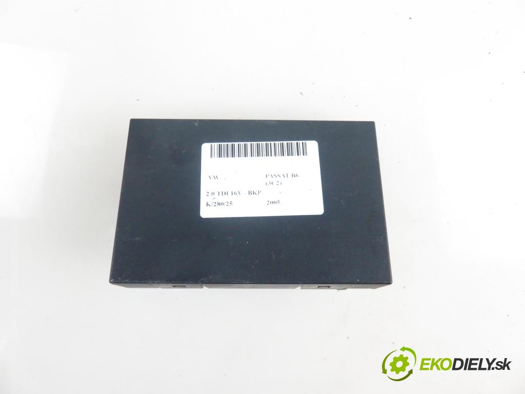 VW PASSAT B6 (3C2) SEDAN 2005 103,00 2.0 TDI 16V - BKP 1968,00 MODUL komfortu 3C0959433M ; 5DK00906403